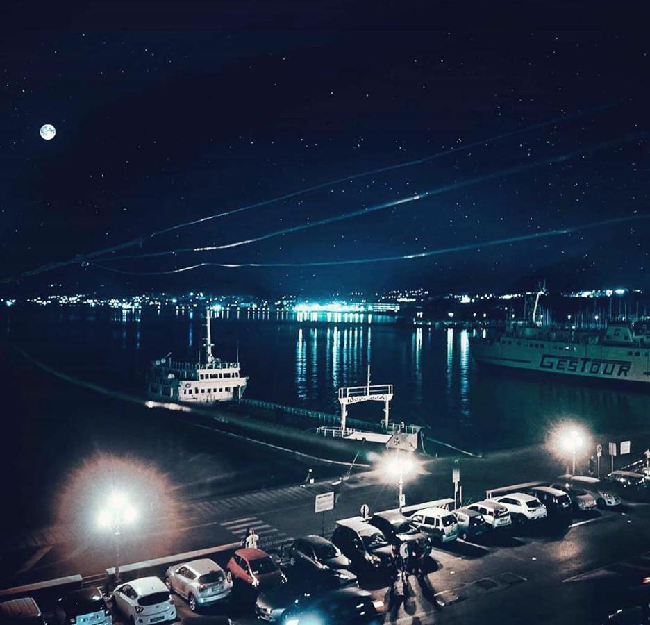 לינה וארוחת בוקר פוזולי Sole Luna Mare מראה חיצוני תמונה